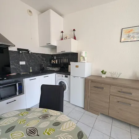 T2 Pour 4 Pers A 100m De La Avec Balcon - Fr-1-797-61 *